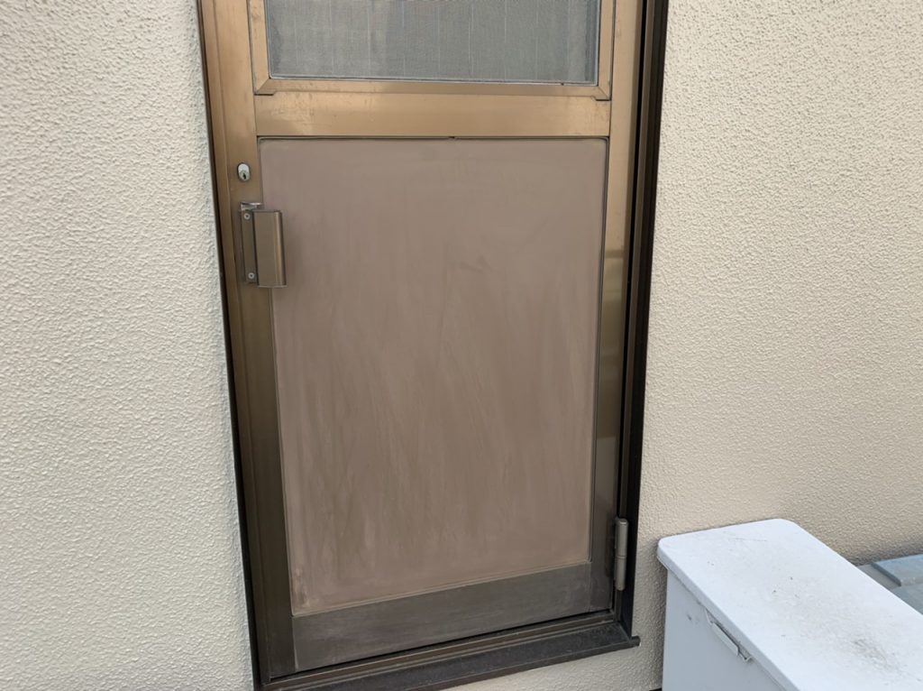 アルミ玄関ドアが塗装で蘇る！ 山口県全域の塗装は佐伯塗装へ
